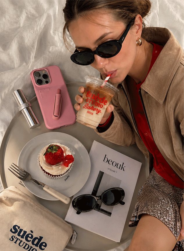 Suède Studio flatlay